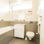 Cozy Apartment Near Old Town - Free Parking Apartment Brasov