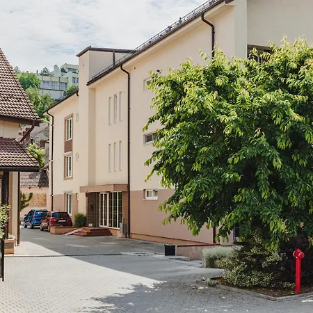 Apartament Schiller 57 - Free Private Parking Brașov