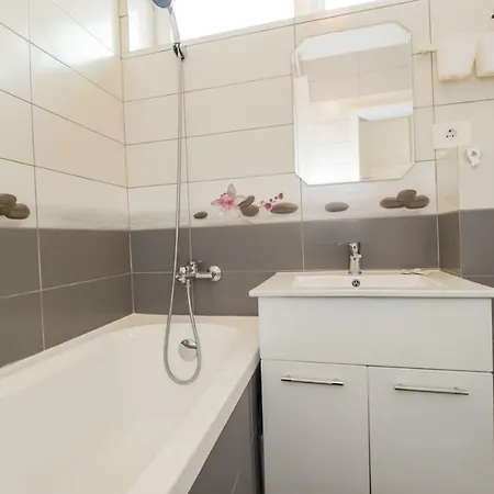 Apartament Schiller 57 - Free Private Parking Brașov