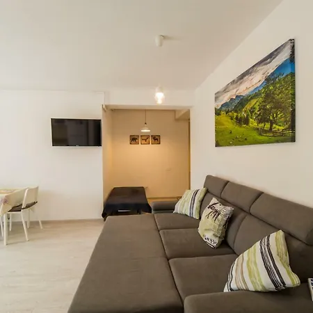 Cozy Near Old Town - Free Parking Апартаменты