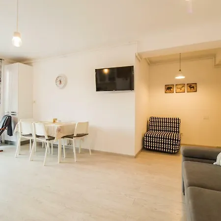 Cozy Near Old Town - Free Parking Апартаменты